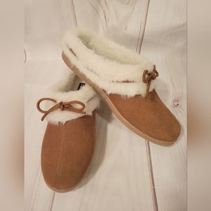 Clarks Ladies Suede Cuff W/ Tie Clog Slippers NWOT